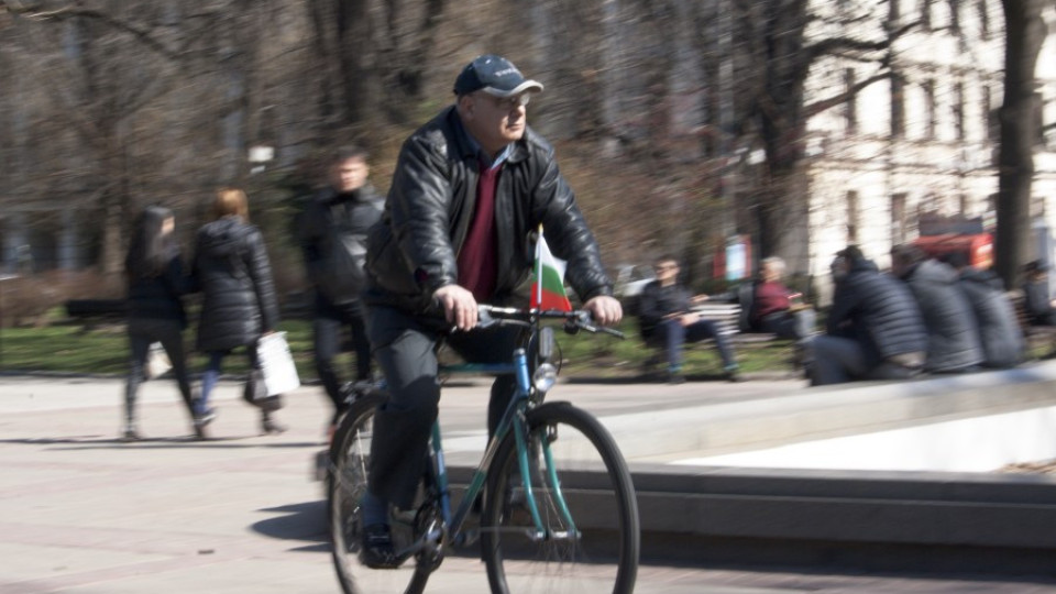 Млад шофьор помете велосипедист в центъра на Сандански | StandartNews.com