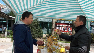 Фестивал събра за осми път пчелари в Добрич