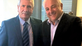 Посланикът на Израел дава рамо на Белла България