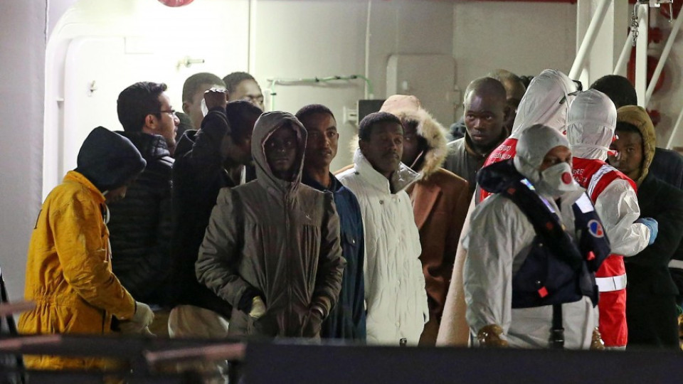 Първи арести за Титаника с бежанци (ОБЗОР) | StandartNews.com