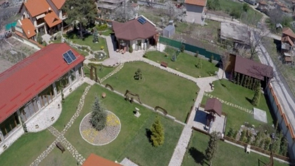 Кметът на Пазарджик нямал имение, а "селска къща" с парник | StandartNews.com