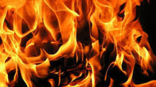 Пожар в бивш бояджийски цех вдигна на крак огнеборци