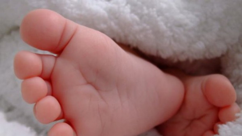 Двумесечно бебе почина в съня си | StandartNews.com