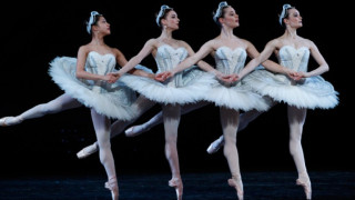 Имперски балет идва с един ТИР декори