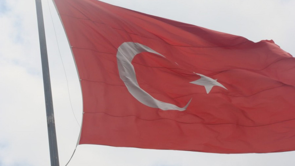 Анкара отвръща с контрачестване и кралски особи | StandartNews.com
