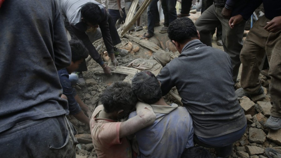 Жертви под руините в Непал (ВИДЕО) | StandartNews.com