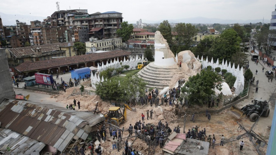 Предстои евакуация на стотици туристи от Непал | StandartNews.com
