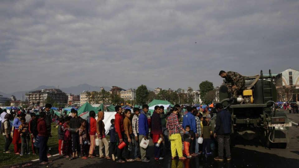 Жертвите в Непал вече са над 3200 | StandartNews.com