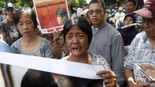 Индонезия се закани да екзекутира двама австалийци