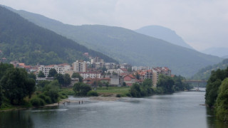 Въоръжен уби полицай и рани двама в Босна