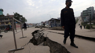 Разрухата в Непал: Земята още се тресе (ВИДЕО)