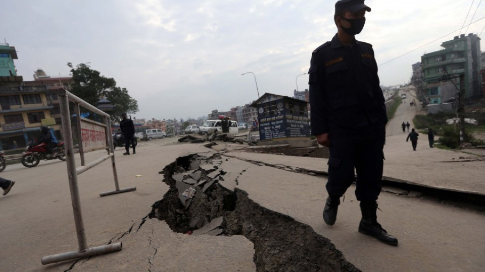 Разрухата в Непал: Земята още се тресе (ВИДЕО) | StandartNews.com