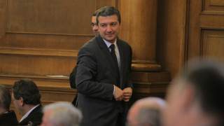 Дискусия в БСП за оставката на Стойнев