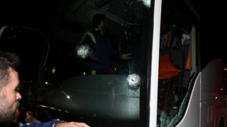 Атакуваха автобуса на "Фенербахче" за втори път