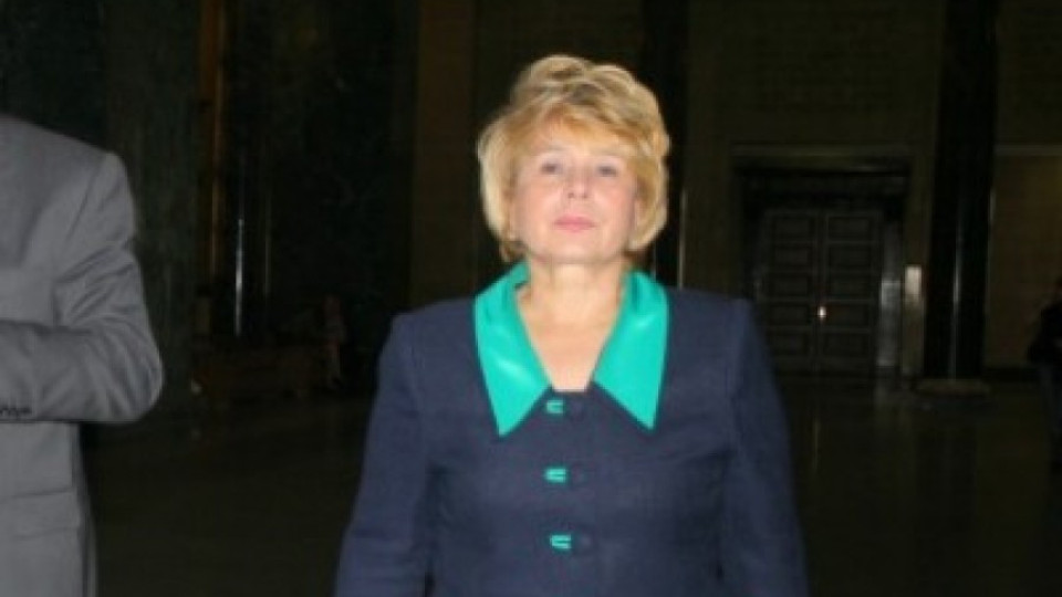 Емилия Масларова  облече професорката тога | StandartNews.com