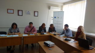 Чиновници научиха чужди езици по проект