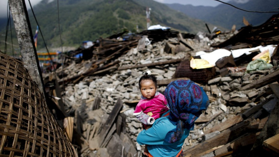 Извадиха столетник от руините на Непал (ОБЗОР) | StandartNews.com