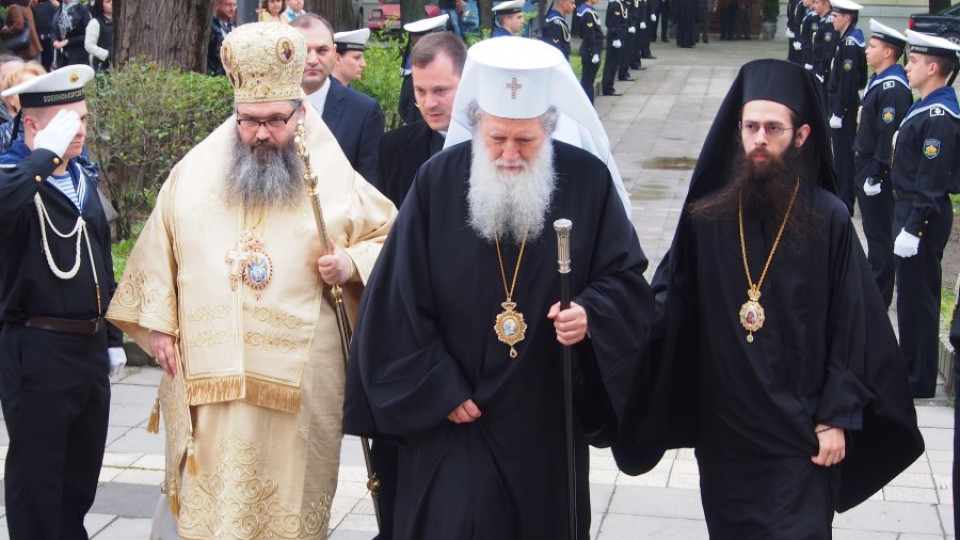 Шпалир от матроси за патриарх Неофит | StandartNews.com