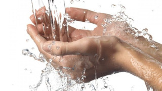 Студенти отбелязват Световния ден на чистите ръце с масово миене 