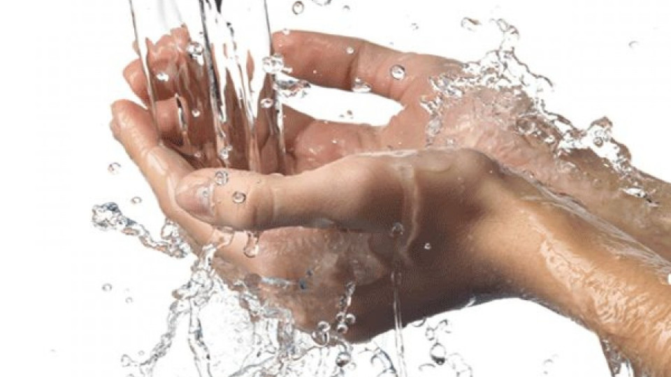 Студенти отбелязват Световния ден на чистите ръце с масово миене  | StandartNews.com
