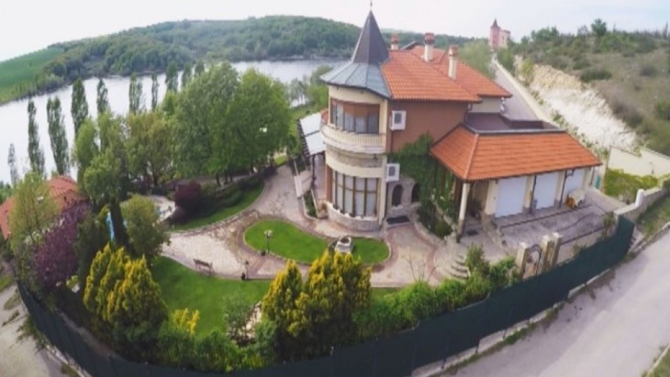 Показаха имотите и на кмета Иванов, той видя поръчка | StandartNews.com