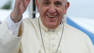 Болен италианец затвори телефона на папата