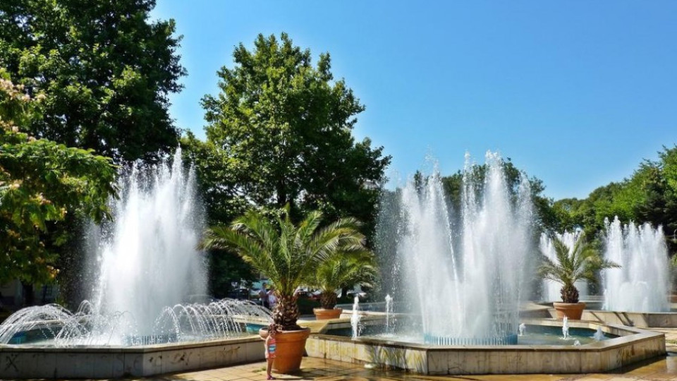 Варна посреща лятото с обновени и цветни шадравани | StandartNews.com