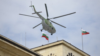 Герои от бедствията летят на парада 