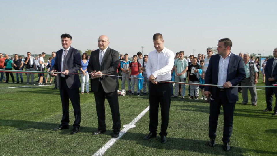Кралев обеща нови инвестиции по българските стадиони | StandartNews.com
