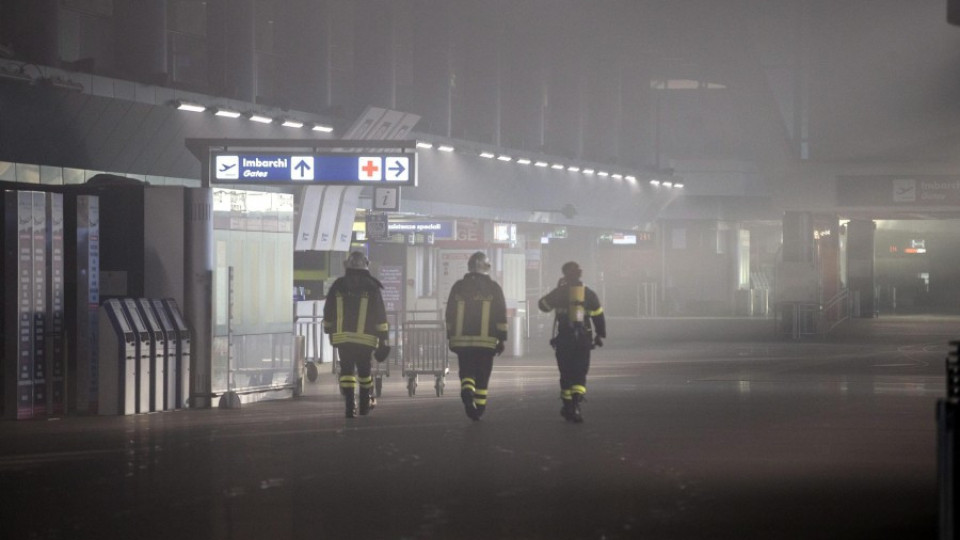 Пожар затвори летището в Рим (ВИДЕО) | StandartNews.com