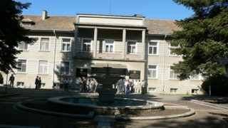 Учени излизат на протест срещу съкращения