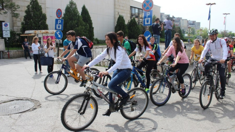 Стотици деца и възрастни с колела около Благоевград | StandartNews.com