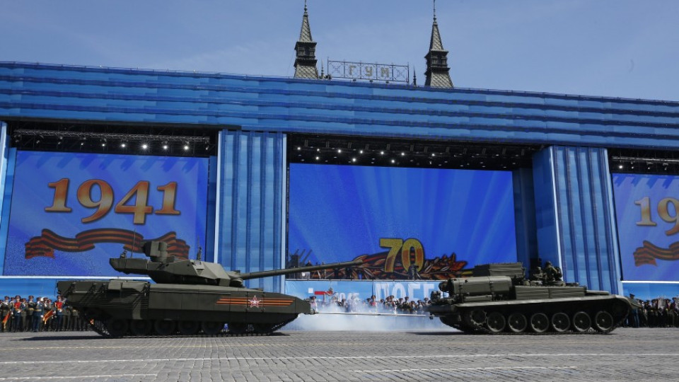 Новият руски танк закъса  на репетицията за парада | StandartNews.com