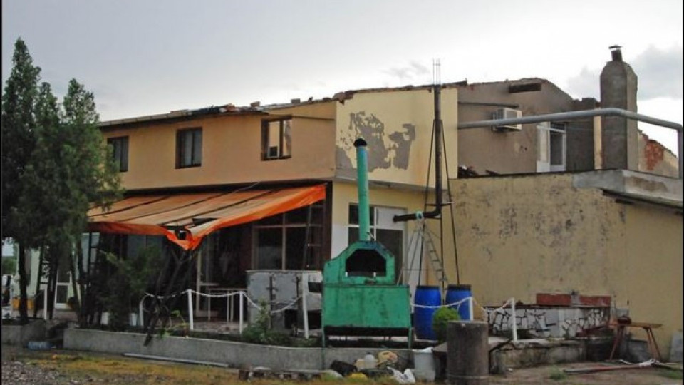 Над 20 отнесени покрива след бурята в Симеоновград | StandartNews.com