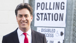 Три партийни оставки във Великобритания