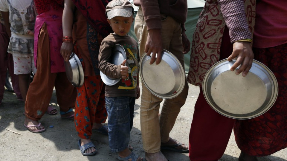 Жертвите в Непал надминаха 8 хиляди | StandartNews.com