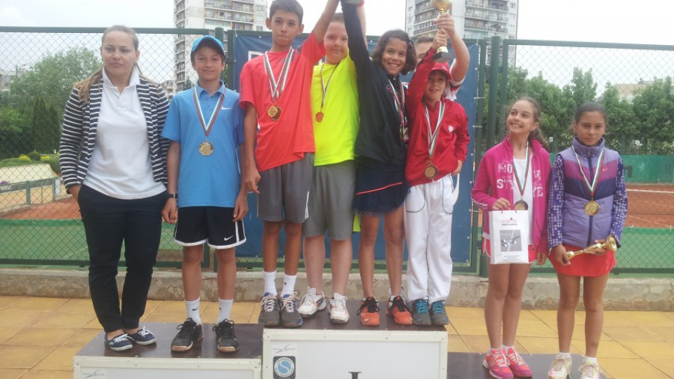 Завърши турнирът по тенис на частните училища | StandartNews.com
