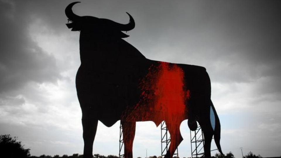 Фермер пожали бика, който наръга сина му | StandartNews.com