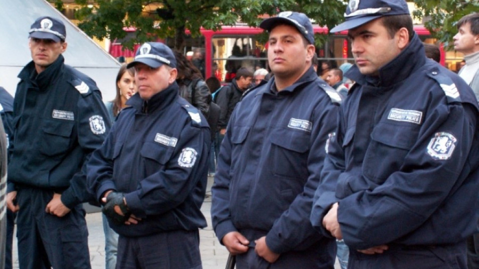 Полицаи и надзиратели излизат на протести | StandartNews.com