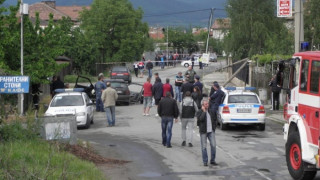 Слагат "легнали полицаи" в дупнишко