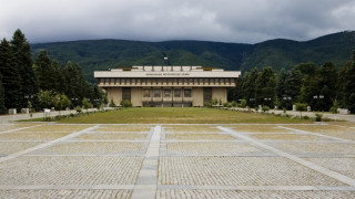 Коланите на хановете гостуват в НИМ