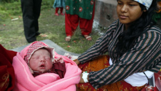 Жена роди по време на труса в Непал