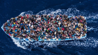 Германия спаси 294 бежанци в морето