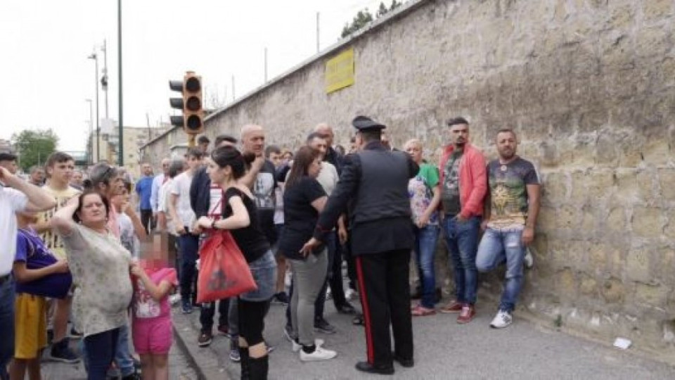  Ревнивец застреля четирима в Неапол | StandartNews.com