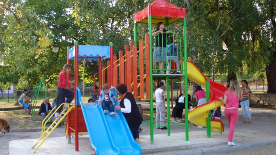 Намериха живак на детска площадка в София | StandartNews.com
