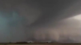 Торнадо премина през Оклахома (ВИДЕО)