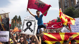 Хиляди в Македония скандираха срещу Груевски