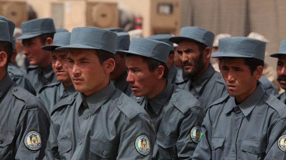 Осъдиха 11 полицаи в Афганистан, не спрели убийство  | StandartNews.com