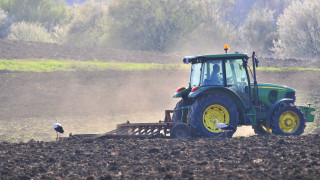 Искат 3 пъти повече европари за трактори