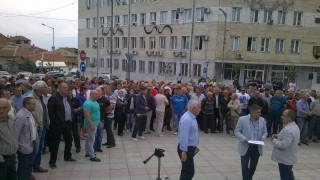 300 подкрепиха кмета на Петрич с контрапротест